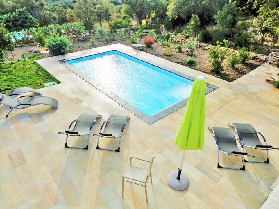 Day, Swimming pool