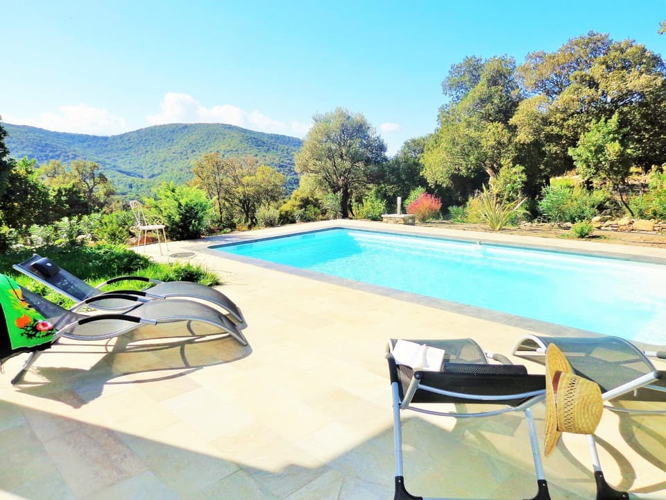 Day, Swimming pool