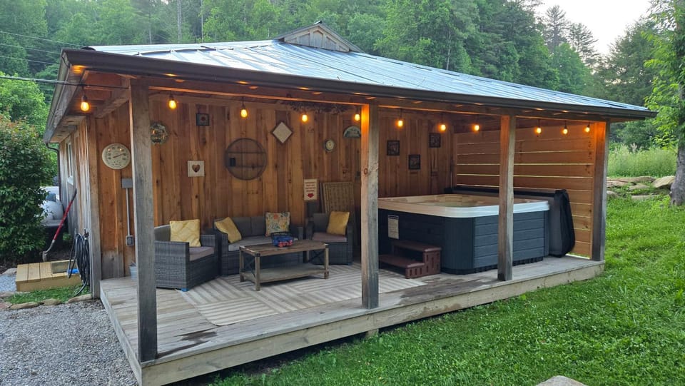 Patio, Natural landscape, Hot Tub, Seating area