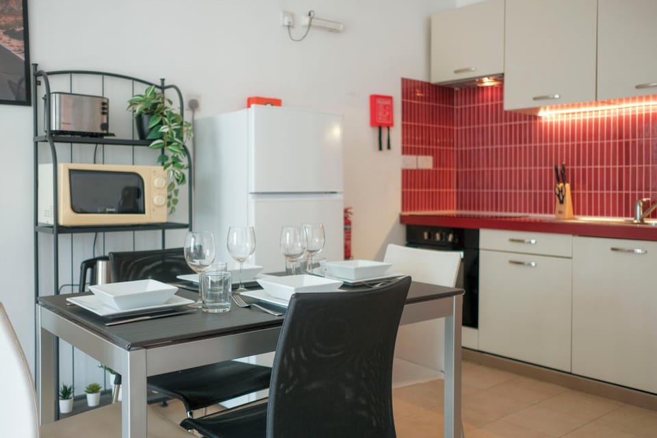 Dining area, microwave, toaster, kitchen, kitchen