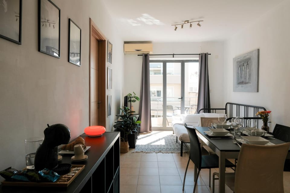 Kitchen or kitchenette, Living room, Photo of the whole room, Seating area, Dining area, internet