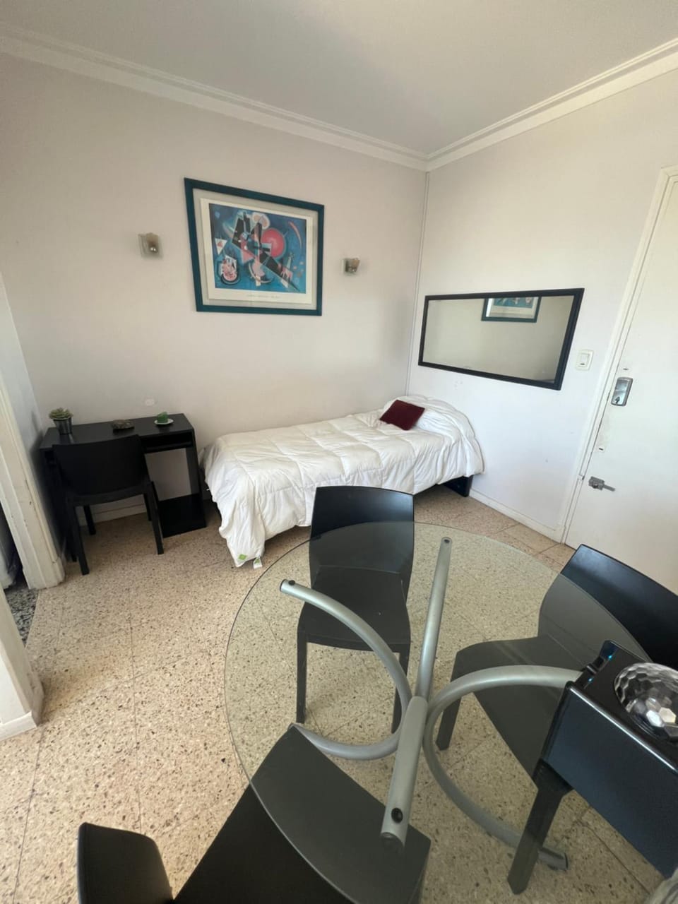 Bed, TV and multimedia, Living room, Photo of the whole room, Seating area