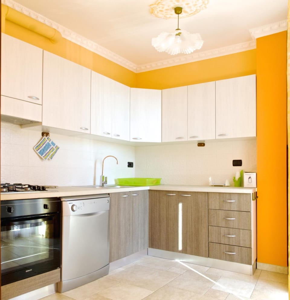 Kitchen or kitchenette, Communal kitchen