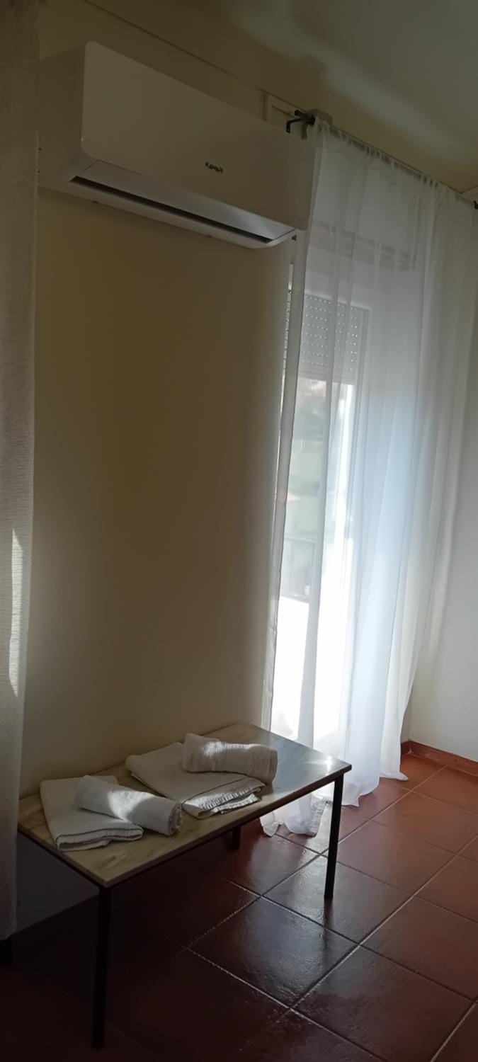 towels, air conditioner