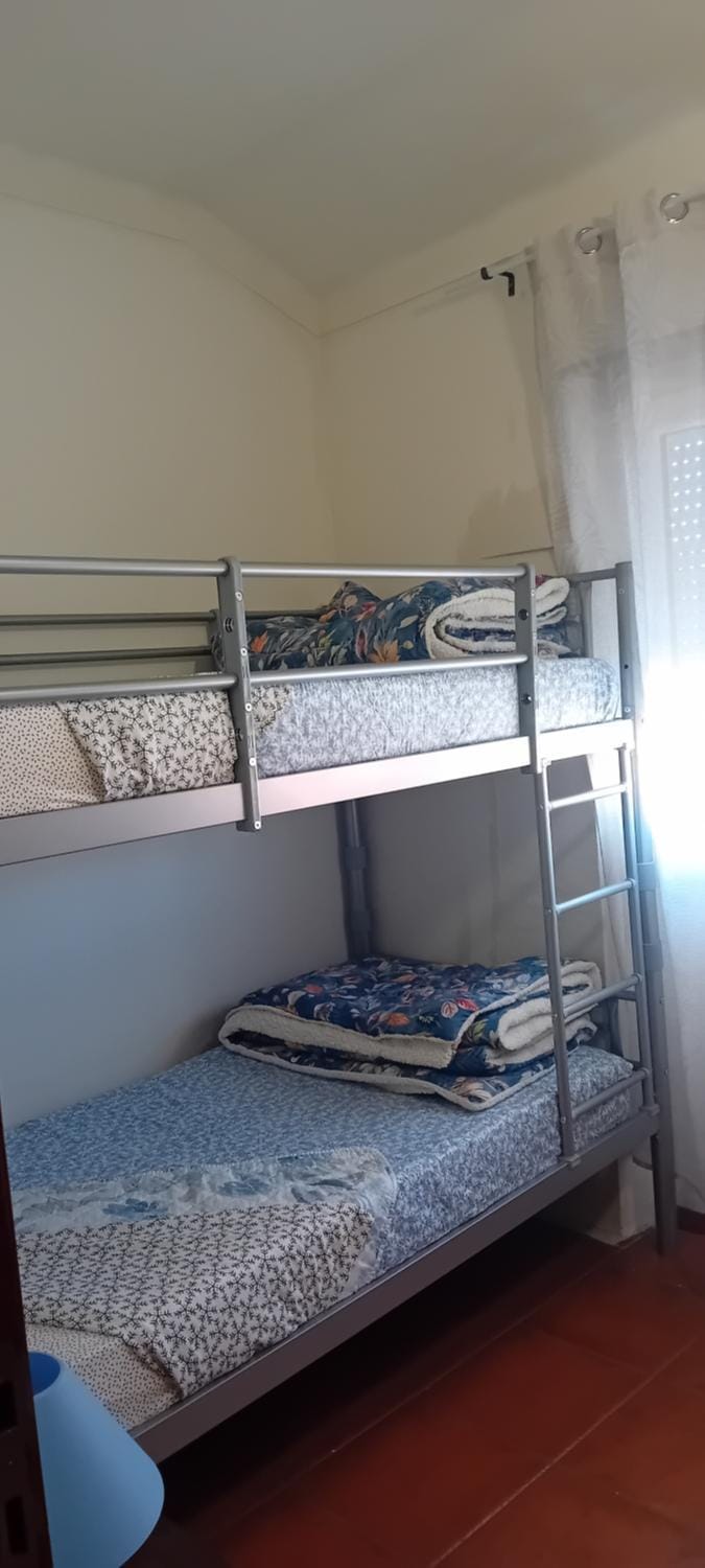 Bedroom, bunk bed