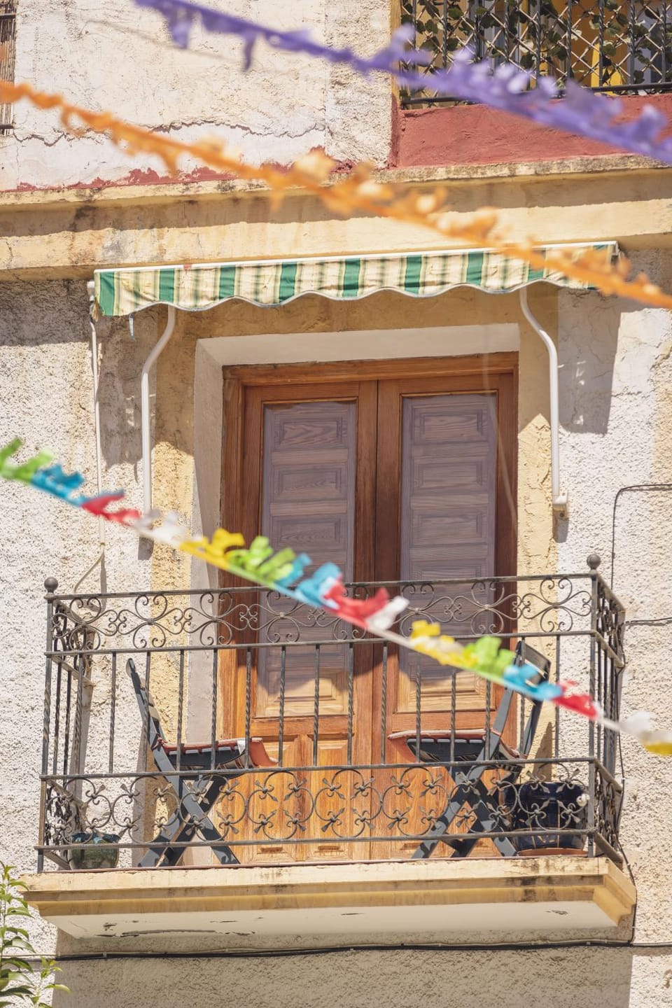 Property building, Day, Balcony/Terrace