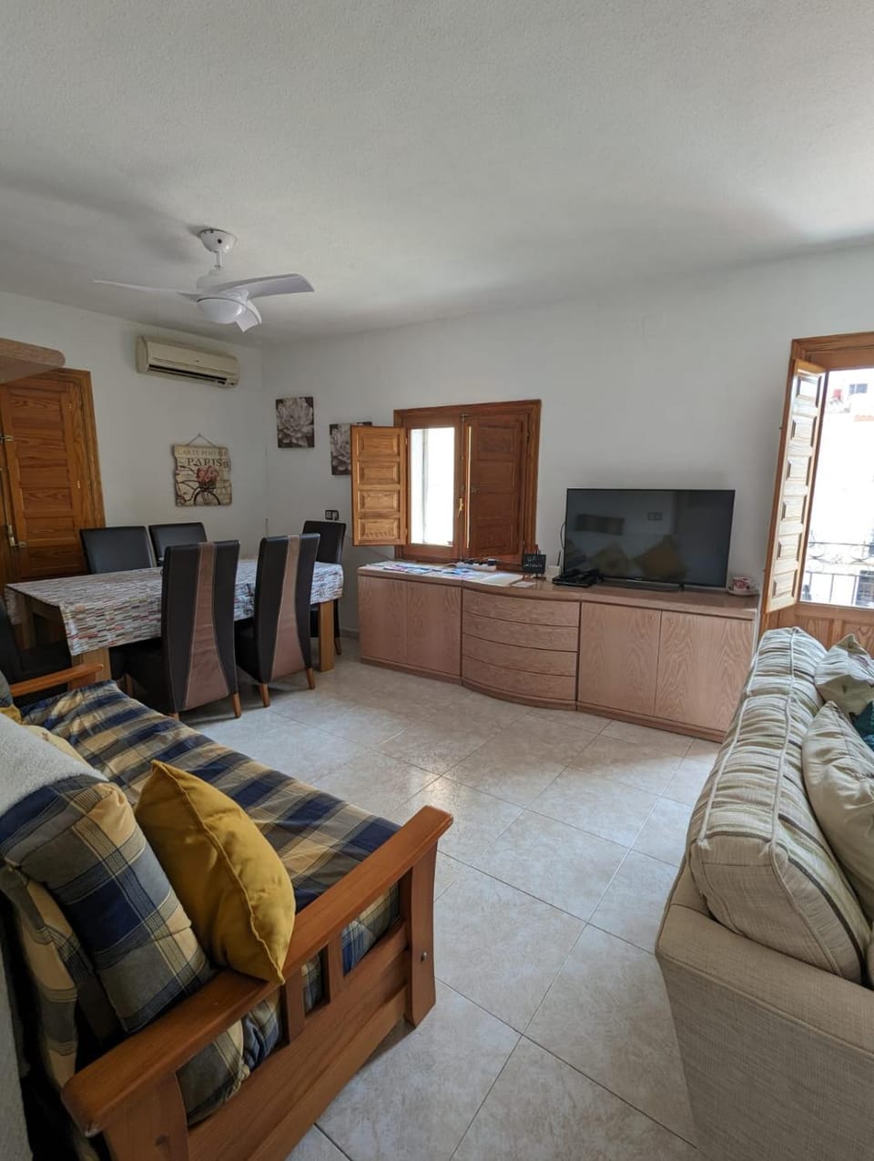 TV and multimedia, Seating area, Dining area