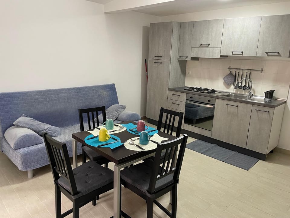 Kitchen or kitchenette, Living room, stove