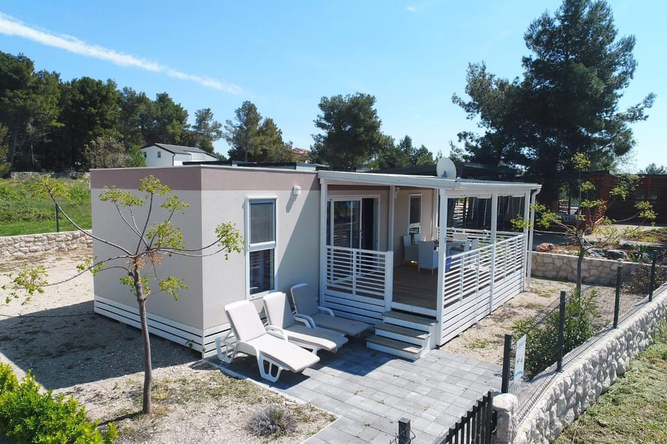 Property building, Day, Garden, View (from property/room), Balcony/Terrace, Garden view, sunbed