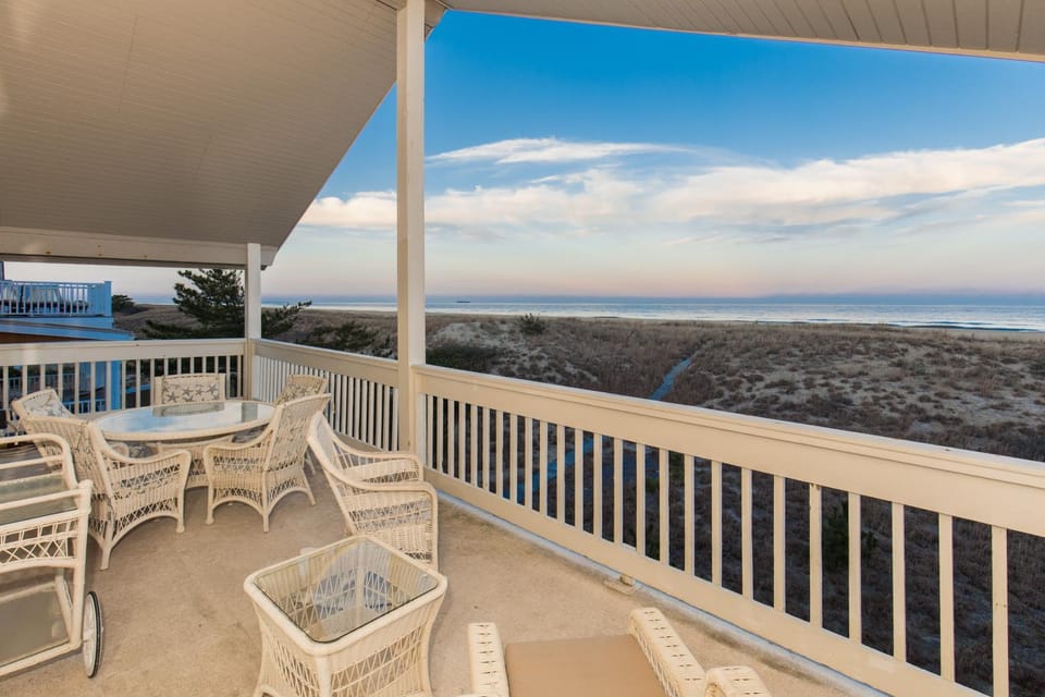 Dolphin Watch - Oceanfront - North End VB House in Virginia Beach