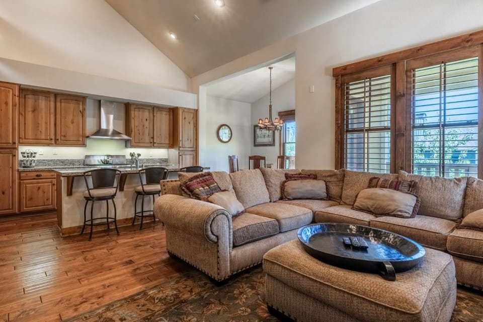 Lodges 1112 - 3 Bed townhome with Loft House in Mammoth Lakes
