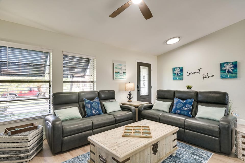 Hot Tub & Pool: ‘Coconut Palms’ in Cape Coral House in Cape Coral