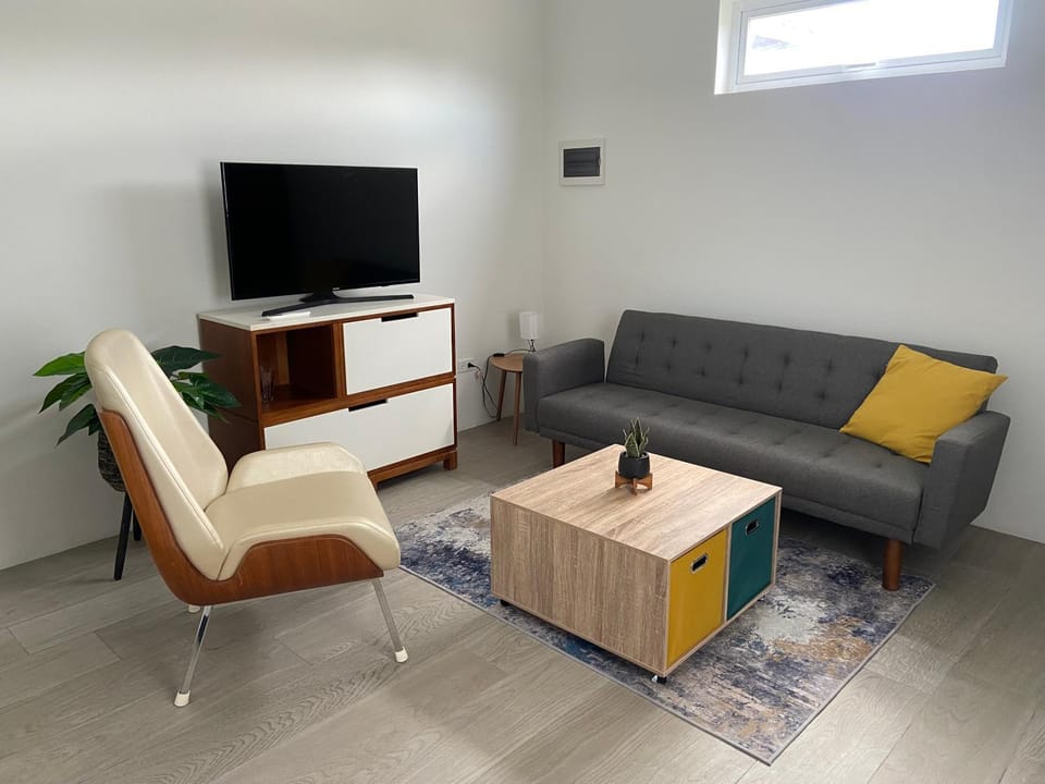 Communal lounge/ TV room, TV and multimedia, Living room, Seating area