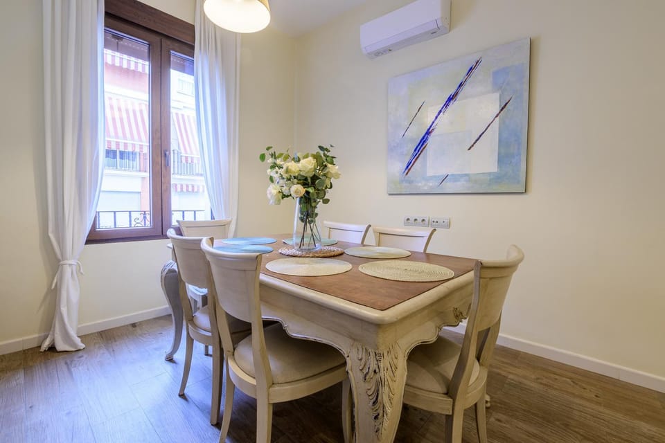 Living room, Seating area, Dining area, air conditioner
