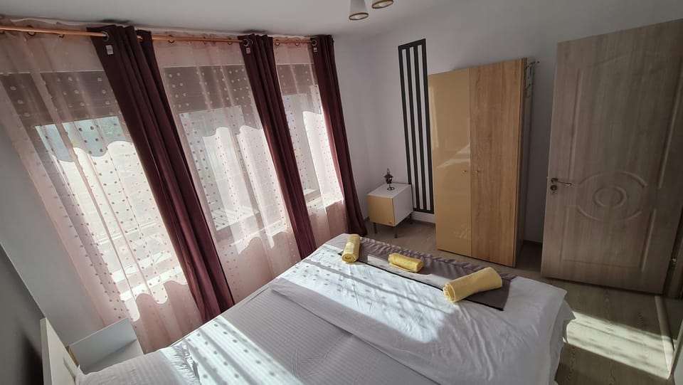 Bed, Photo of the whole room, wardrobe