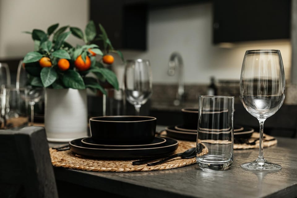 Kitchen or kitchenette, Food and drinks, Dining area