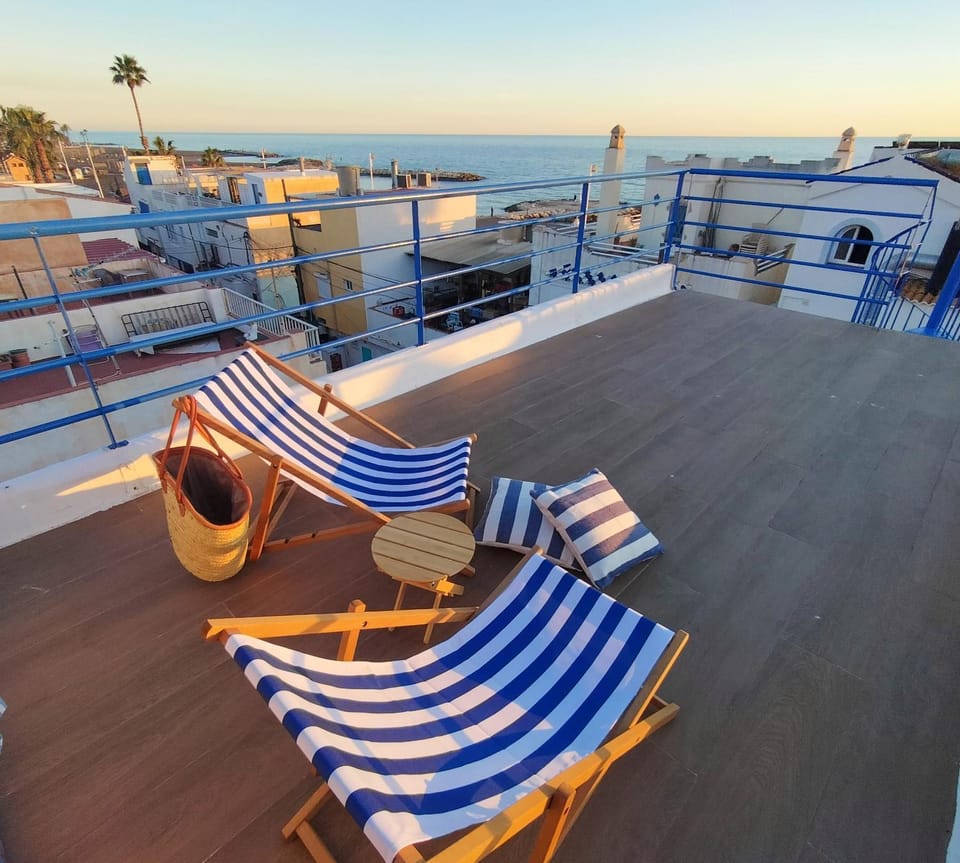 View (from property/room), Balcony/Terrace, sunbed