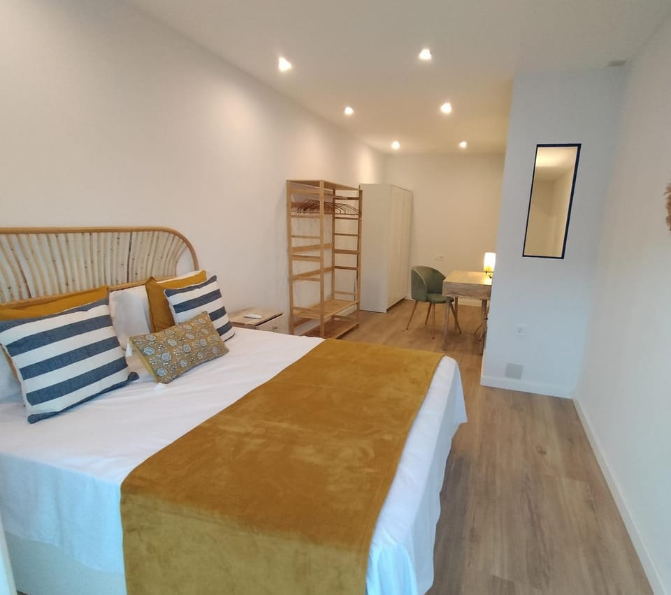 Bed, Photo of the whole room, Bedroom, wardrobe