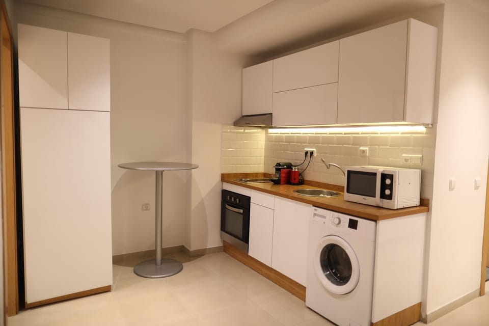 Kitchen or kitchenette, minibar, oven, pet friendly, stove