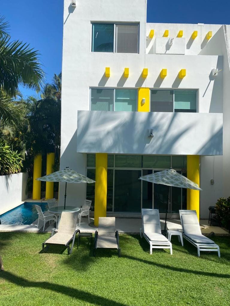 Patio, Garden, Swimming pool