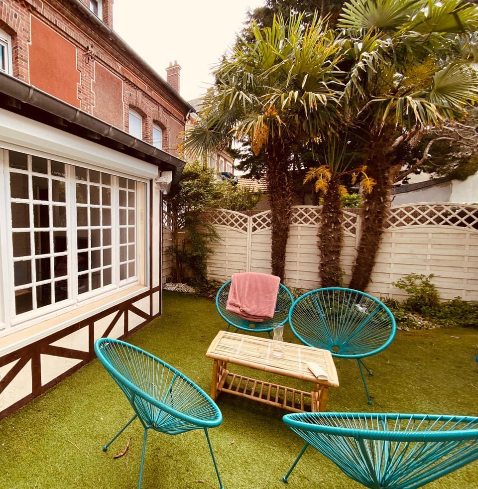 Patio, Garden, Garden view, sunbed