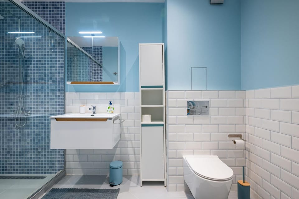 Shower, Toilet, Bathroom