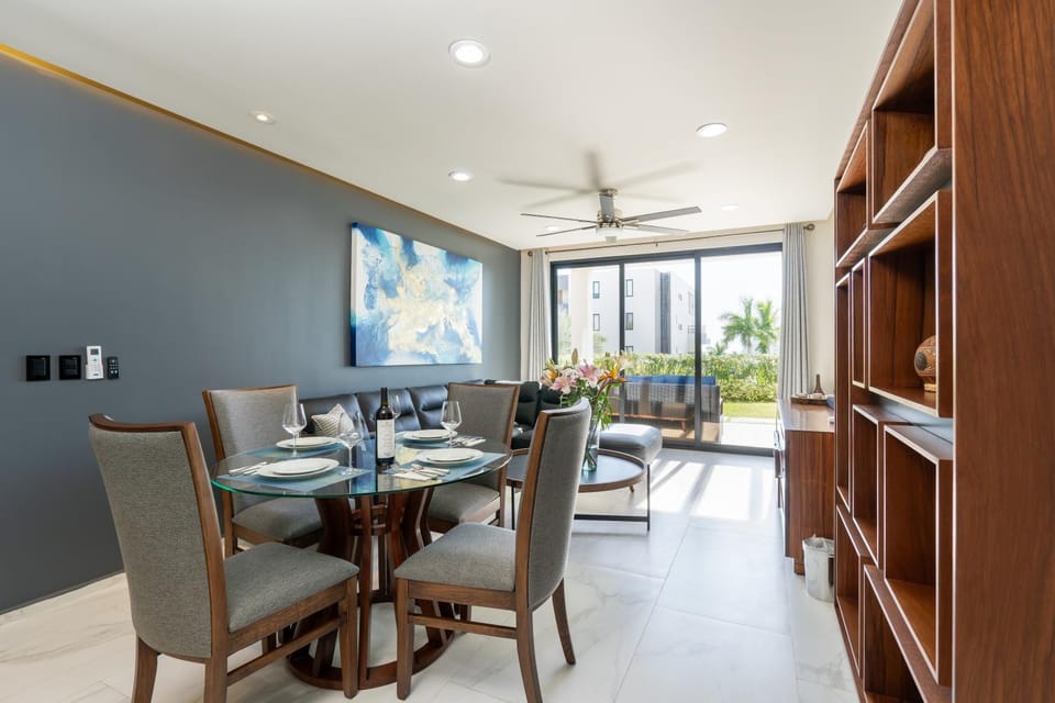 Living room, Dining area