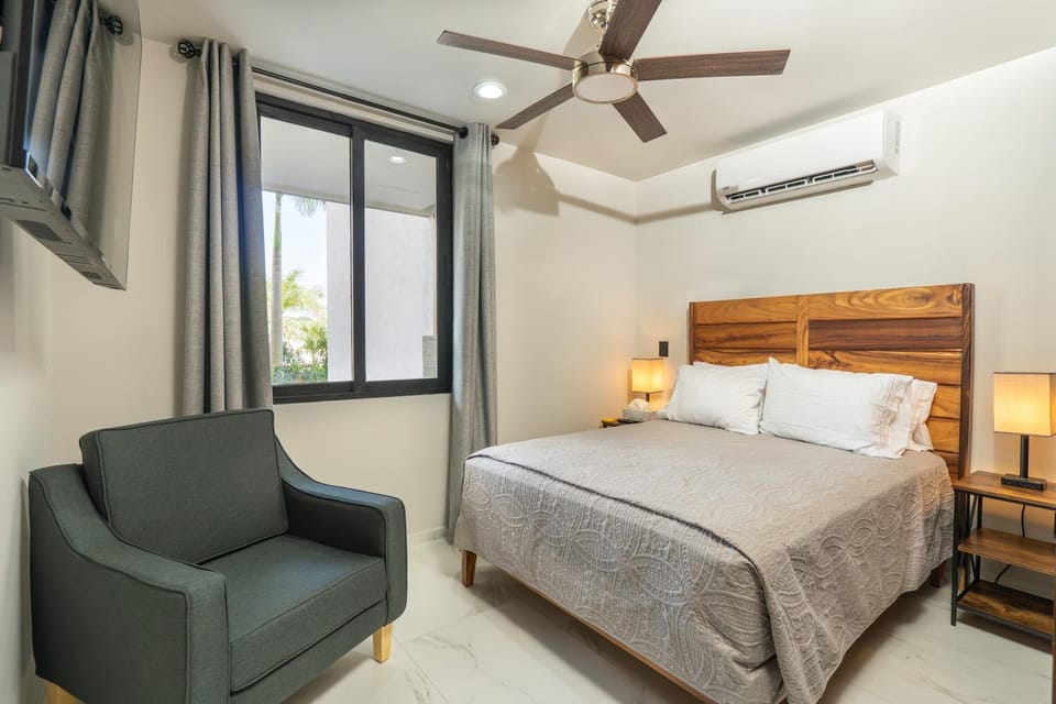 Bed, TV and multimedia, Evening entertainment, Bedroom, fireplace