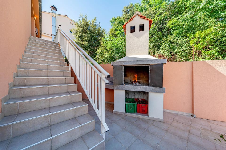 Property building, BBQ facilities, Other, Entertainment