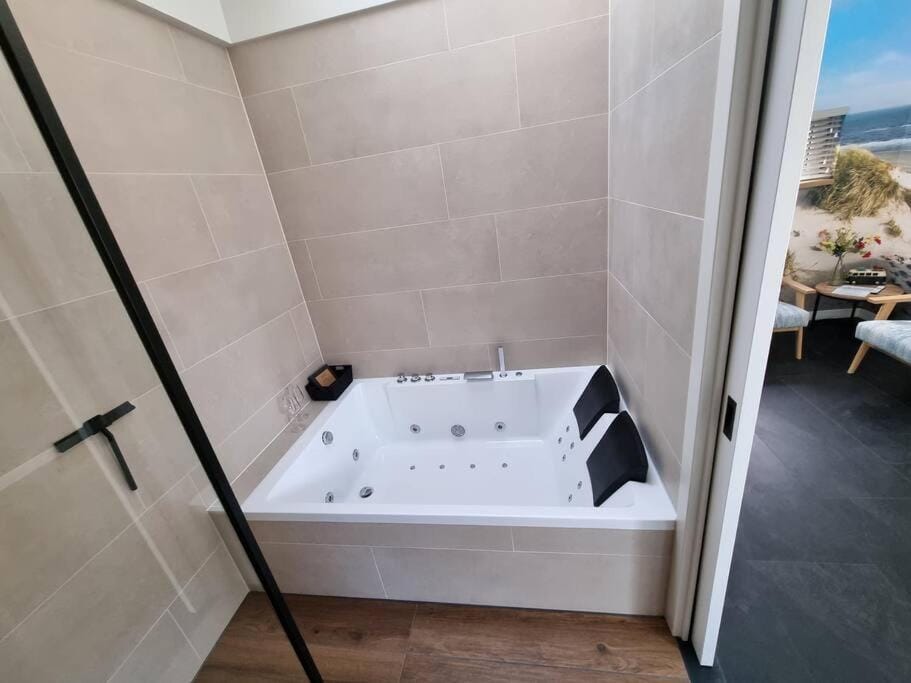 Bathroom, Bath