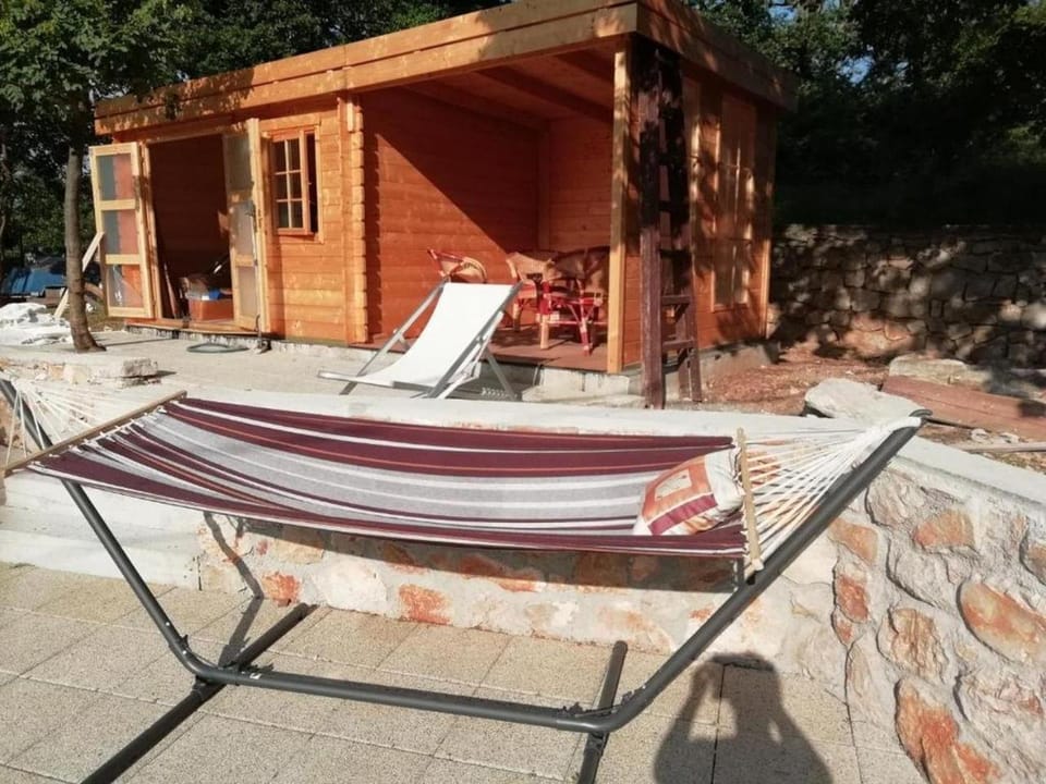 Patio, Area and facilities