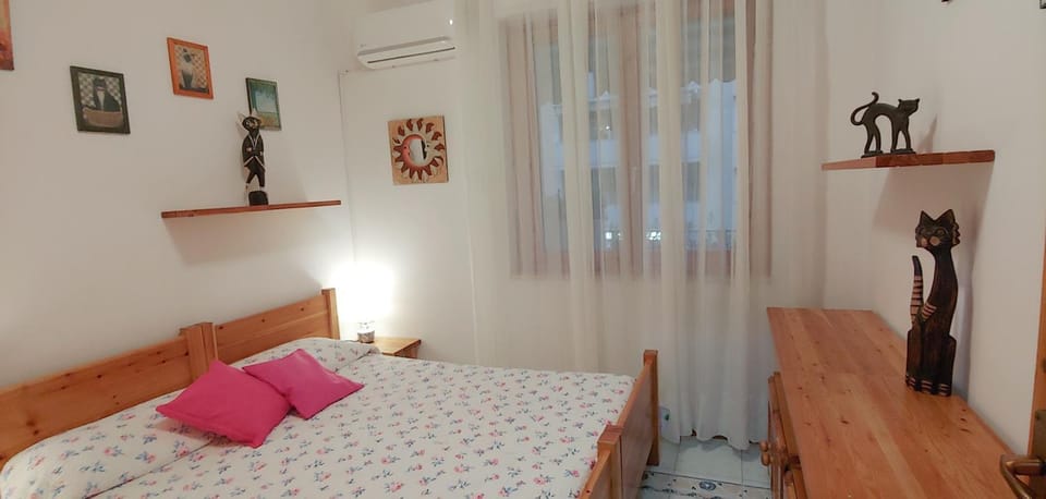 Bed, internet, air conditioner