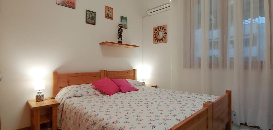 Bed, Bedroom, internet, air conditioner