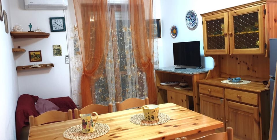 Living room, internet