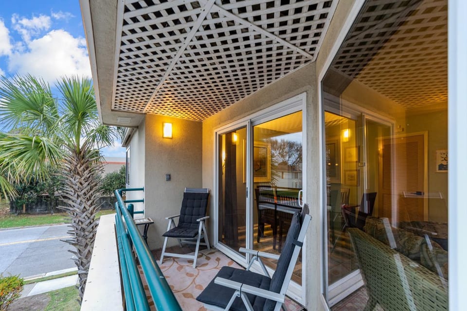 Linda's Beach Shack at the Playa Rana - Pool - 2 blocks from the beach and boardwalk! House in Virginia Beach