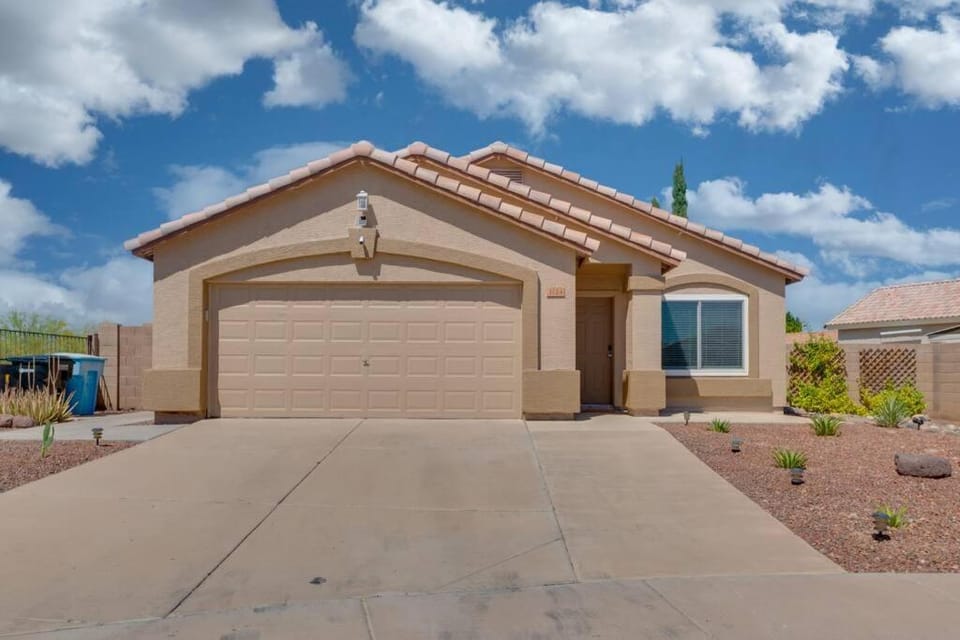 Private Oasis W/ Heated/Cooled Pool & King Bed! House in Phoenix