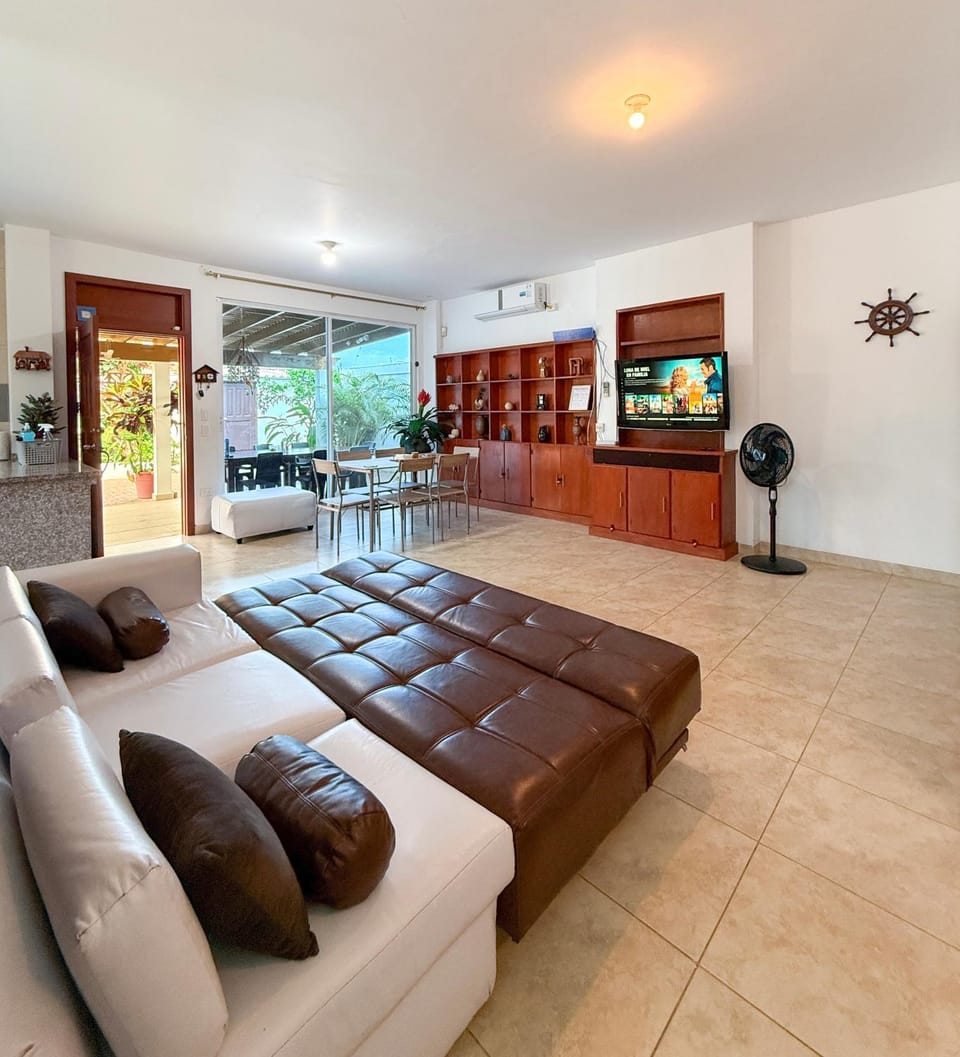 Casa con piscina privada y salida a la playa House in Playas