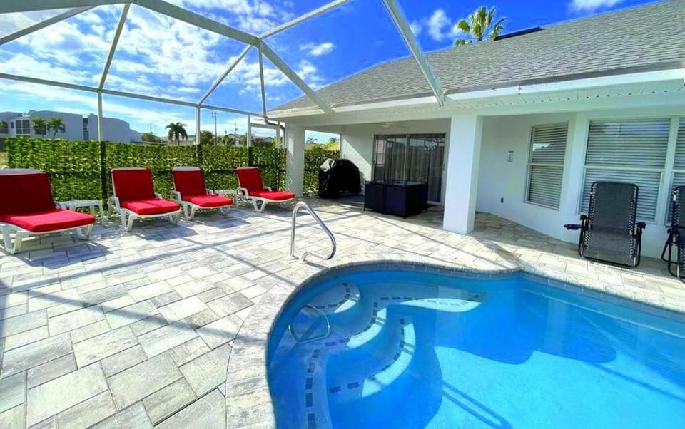 Swimming pool, Swimming pool
