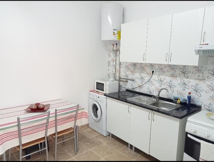 Quarto c WC privado Vacation rental in Lisbon District