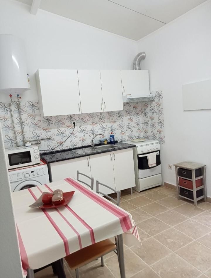 Quarto c WC privado Vacation rental in Lisbon District