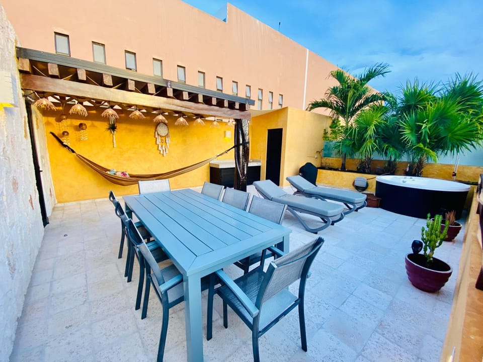 Lunada PH with Private Rooftop and Jacuzzi by Caribe Rentas Apartment in Playa del Carmen