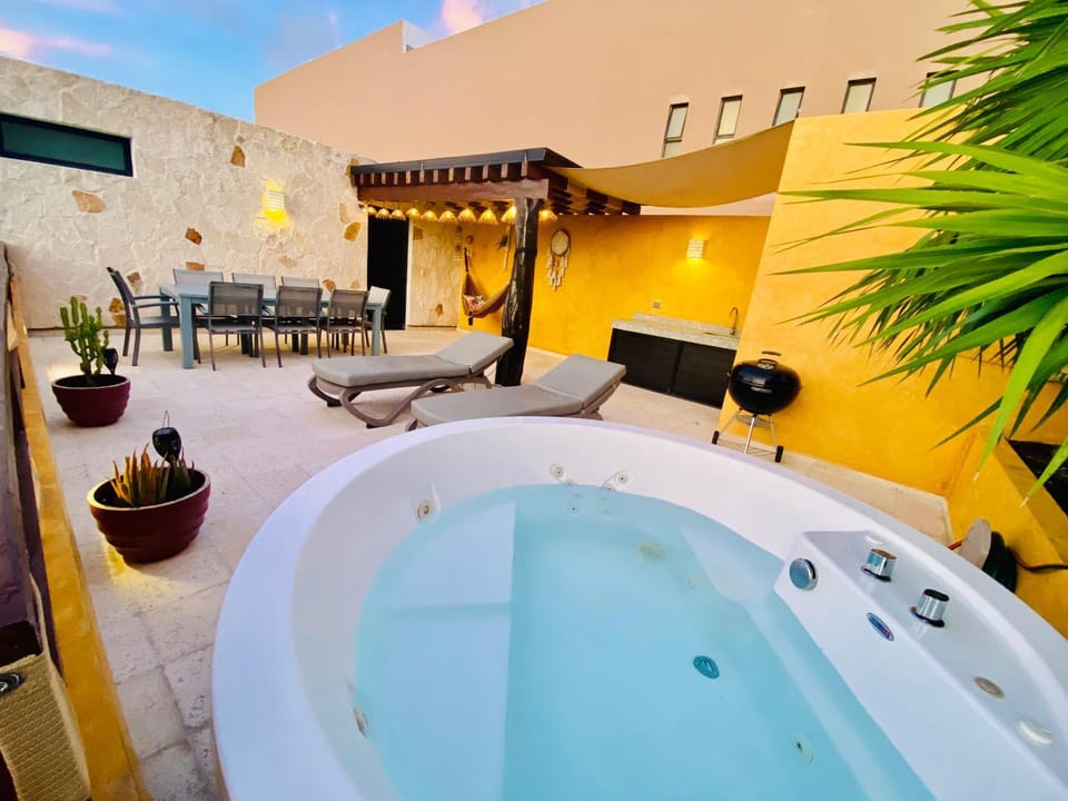 Lunada PH with Private Rooftop and Jacuzzi by Caribe Rentas Apartment in Playa del Carmen