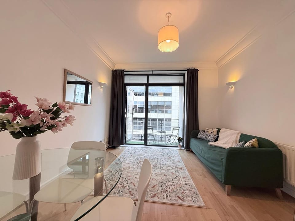 Modern Spacious 1 Bed Apartment Vacation rental in Dublin