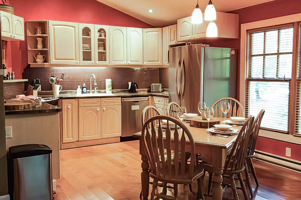 2BR Cottage Surrounded by Nature House in Tobermory