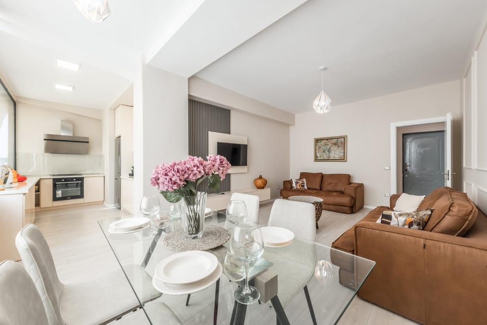 TV and multimedia, Kitchen or kitchenette, Living room, Dining area