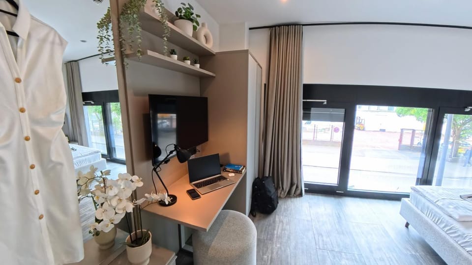 Photo of the whole room, hair dresser