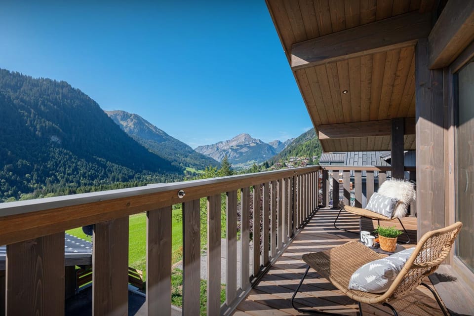 Spring, Day, Natural landscape, View (from property/room), Balcony/Terrace, Mountain view