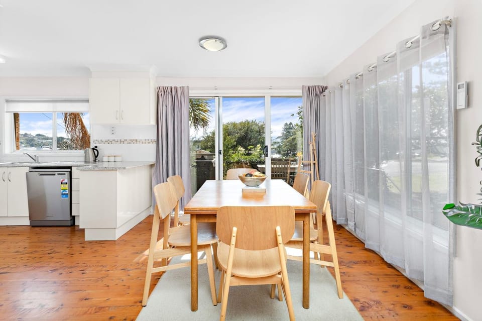 Surf Beach Views House in Kiama