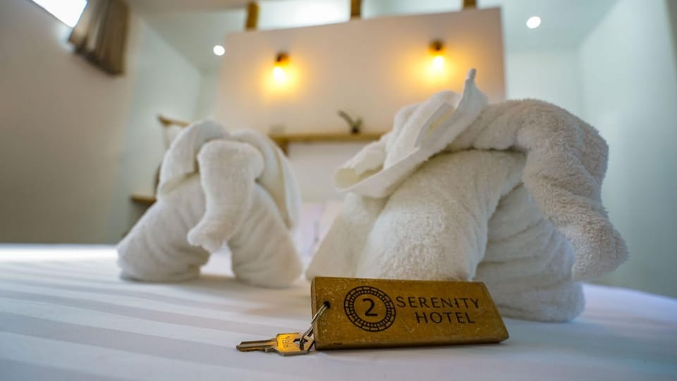 Bed, Bedroom, towels