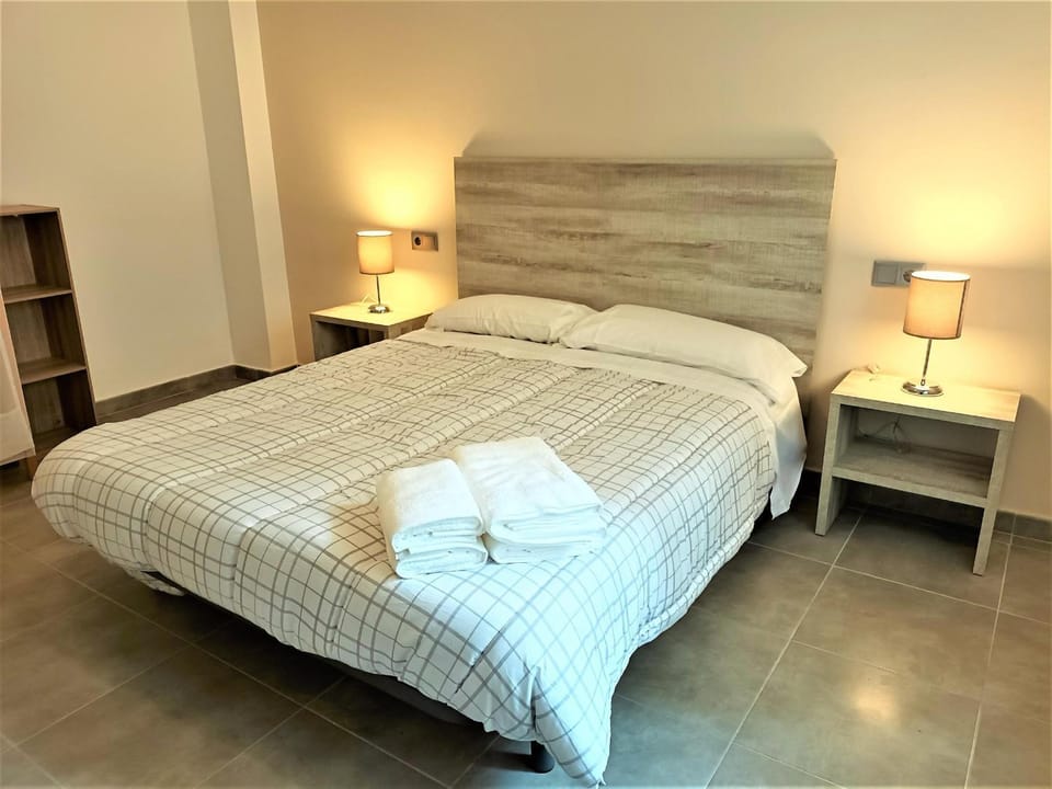 Apartamento céntrico a 50m de la playa, puerto y paseo marítimo en Roses, ¡totalmente reformado! - ES-258-88 Apartment in Roses